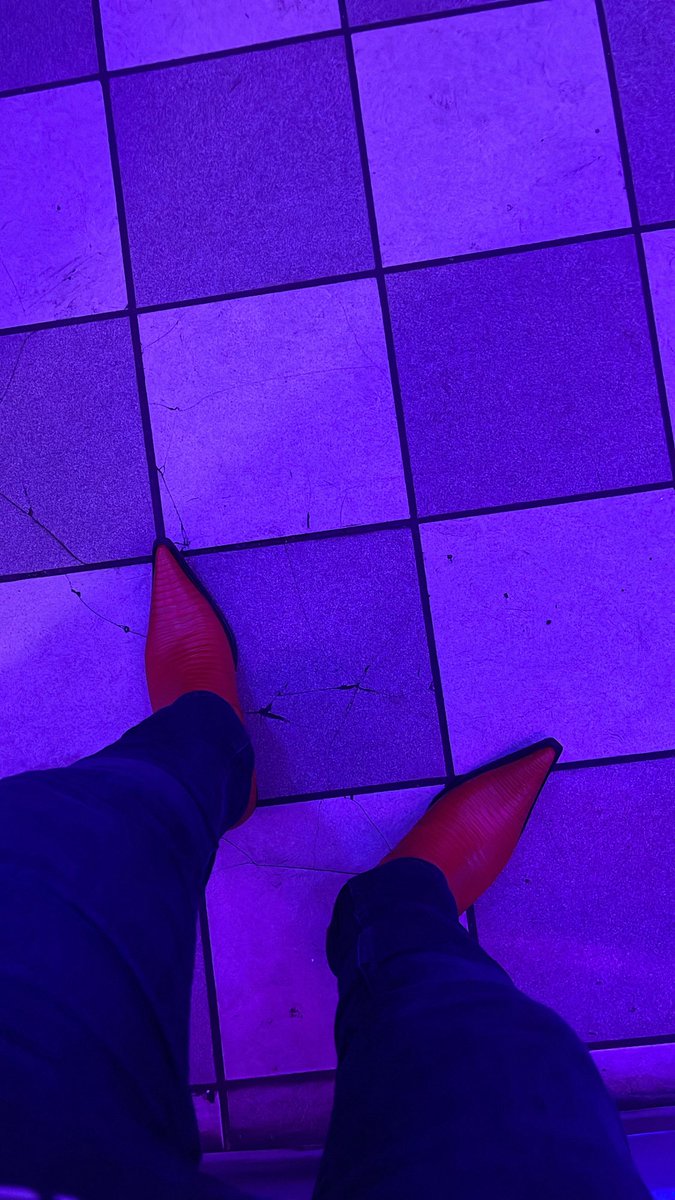 botas_hm's tweet photo. Last night took my reds out https://t.co/qyGZZLtC5W