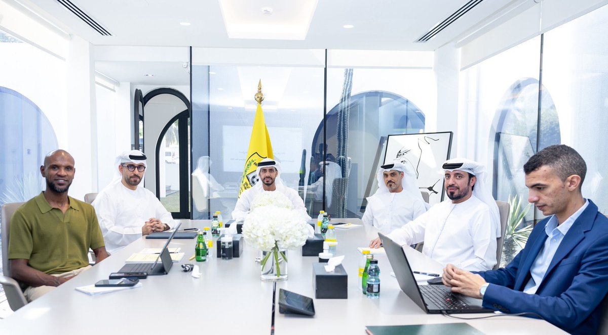 Bu_Theyab_'s tweet image. بعض القرارات كفيلة بأن تخرجك من جميع البطولات رغم المركاتو المميز ..

- قرار التعاقد مع كاسترو كان قرار فردي من رئيس شركة كرة القدم 
- شركة الكرة من دون لجنة فنية !!
- مدير الفريق يجب ان يكون "شخصية قيادية"

كل هالامور تندرج تحت كيفية ادارة المسابقات .