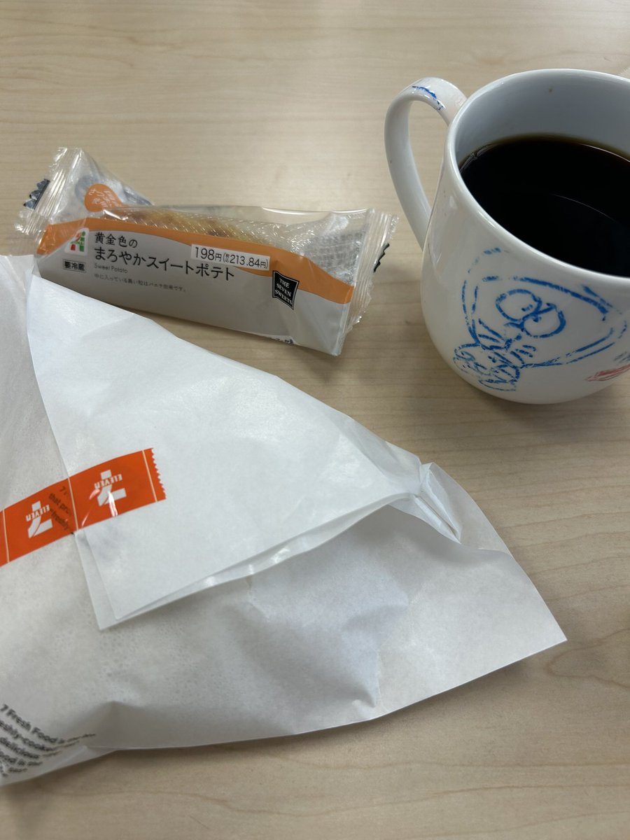 yokoduna_vn's tweet image. 訪問看護師まおちゃんからの
嬉しい朝イチのさしいれ

メンバーみんなに買ってきてくれました

ごちそうさまです♡