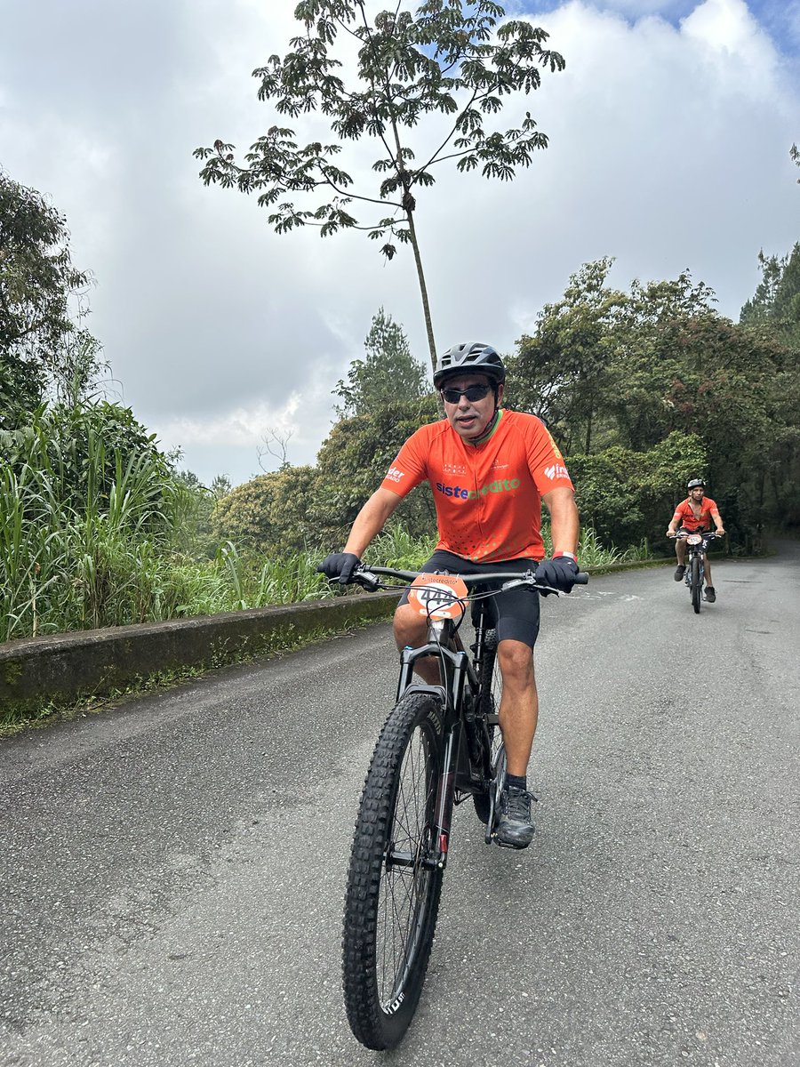 DIMalejandro's tweet image. Desafío el rey de la montaña- La Catedral Envigado. ⛪️⛰️🚴‍♂️
@concejoenvigado @juantrochas @bikehouse_co @Electrolit