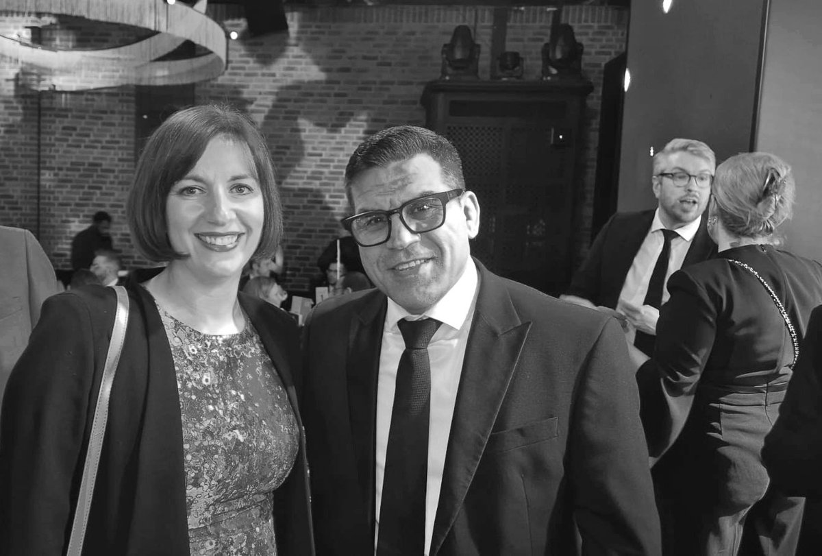 MohamedOsm31327's tweet photo. What an amazing privilege to attend @TeachingAwards Awards last night. Honoured to serve as a judge and celebrate outstanding educators. A memorable moment having a quick chat with the Secretary of State for Education, Bridget Phillipson. #TeachingHero #BBC #TeachingAward https://t.co/vehGJ3pjBv
