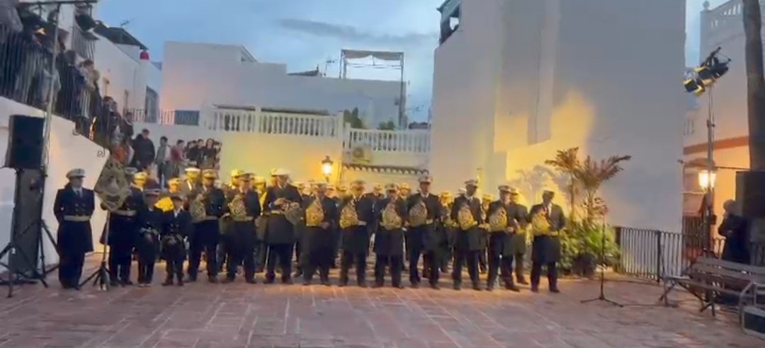 Termina nuestro concierto en la Plaza "Jose Martín Recuerda " de nuestra ciudad. Agradecemos al público asistente su acogida y reconocimiento en este acto.