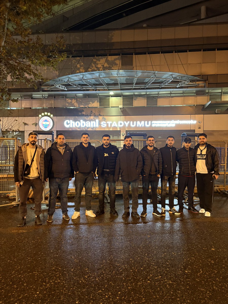 📍KADIKÖY 

Uğrunda ölelim yüce FENERBAHÇE..
