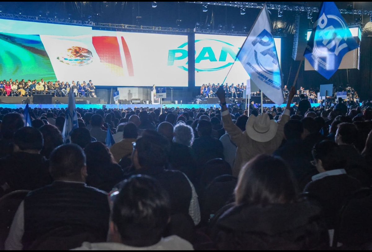 La reforma de estatutos del PAN trae lo que urgía: candidaturas abiertas a la ciudadanía y mecanismos concretos para garantizar perfiles competitivos, no solo 'fieles'.
El acierto es entender que el partido es un vehículo, no el destino. La crítica constructiva: de nada sirven
