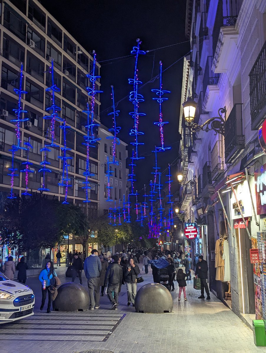 EdinburghNJS's tweet image. Quite festive in #Madrid always a nice time to be here. Temps still decent too. 😅