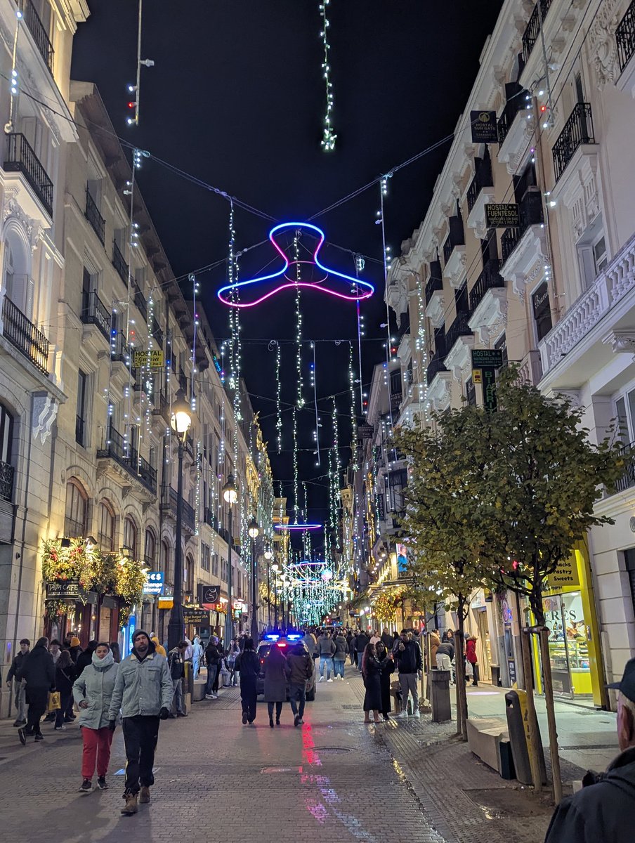 EdinburghNJS's tweet image. Quite festive in #Madrid always a nice time to be here. Temps still decent too. 😅