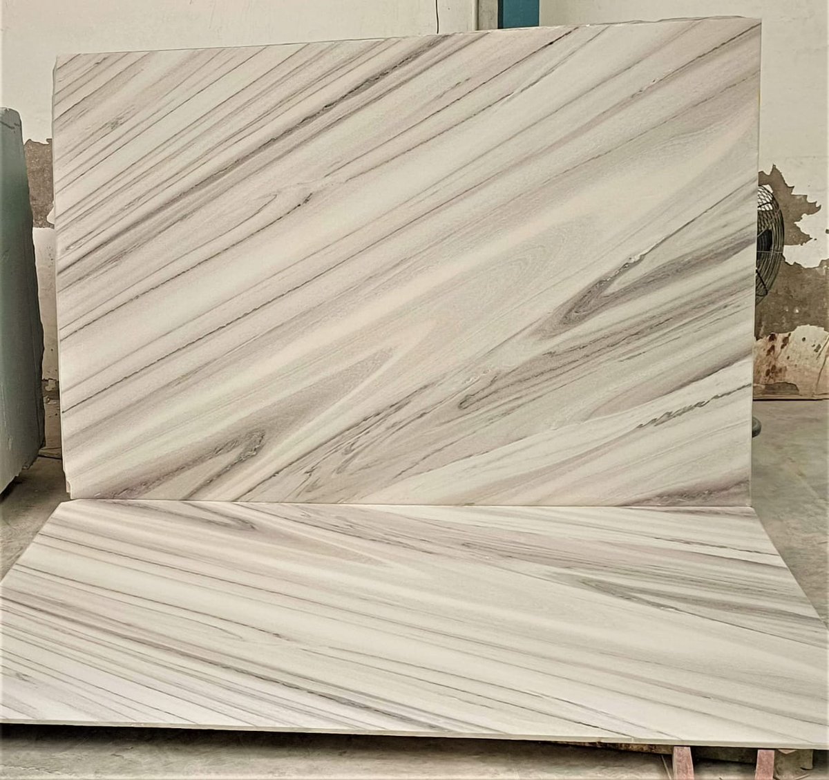marmilix's tweet image. A diagonal rhythm only nature could compose.

Soft, linear veining that adds harmony to every surface — modern, minimal, and elegant.

🌍 Crafted for global design lovers.

💬 Where would you use it — floor or wall?
#Marmilix #MarbleExport #LuxuryDesign