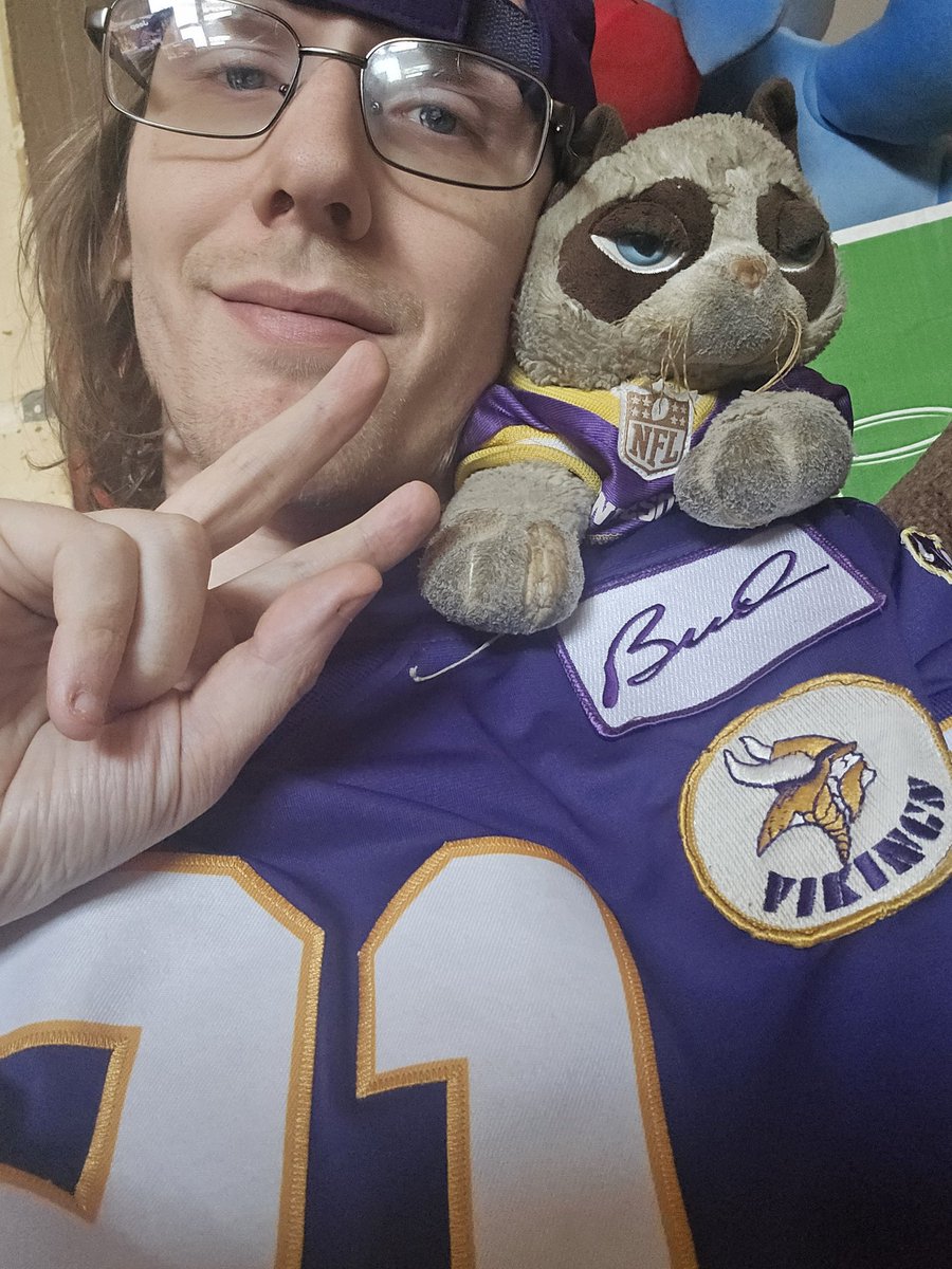 MNGFJC's tweet photo. 'Hello &amp; Good Afternoon, @Vikings fans. 

I'm Grumpy Football Jesus Cat, with '@mrfluff3h' &amp; Today is Vikings GameDay &amp; today the Vikings are playing against the @Seahawks.

Can I please get a "Skol Vikings?"

In Kevin O'Connell We Trust. Skol.' - GFJC https://t.co/OrEhgzQF1p