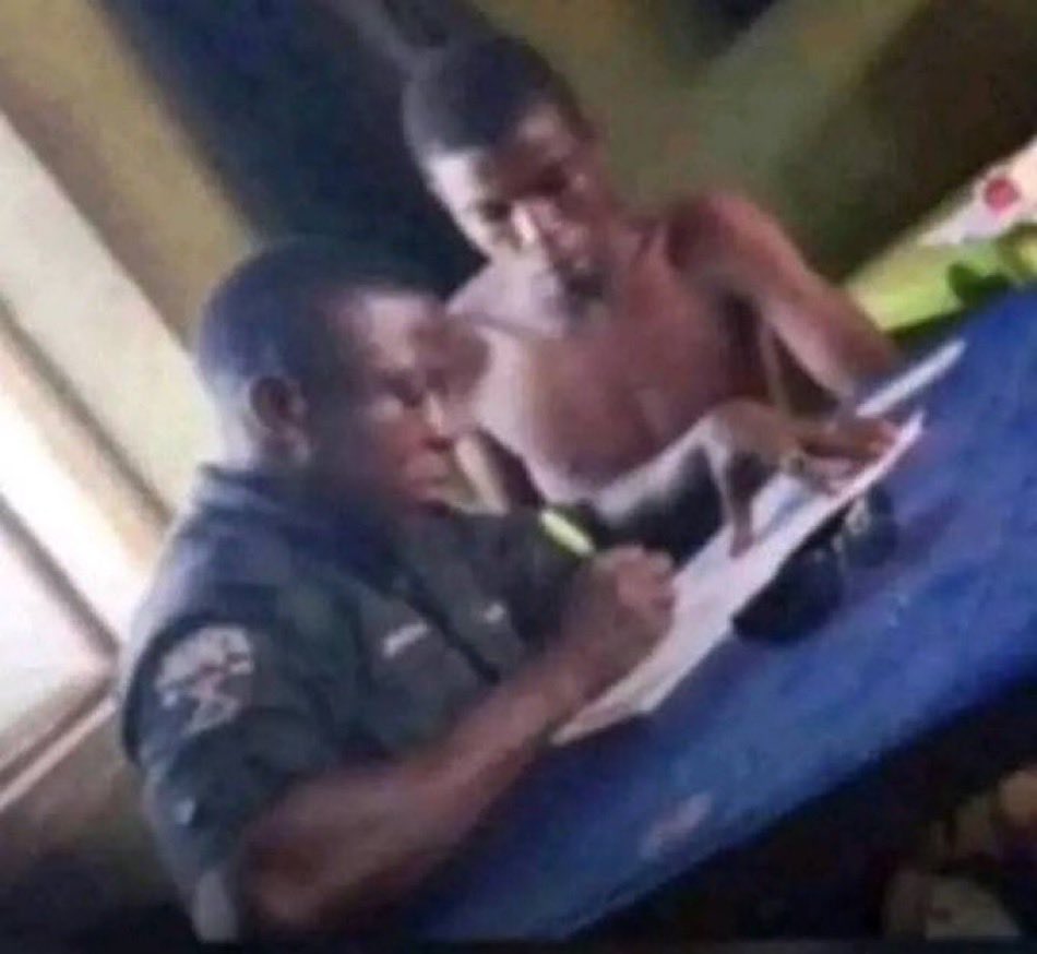 AniebietChrist3's tweet image. As we are entering December do everything possible to avoid been caught by police🙂‍↔️