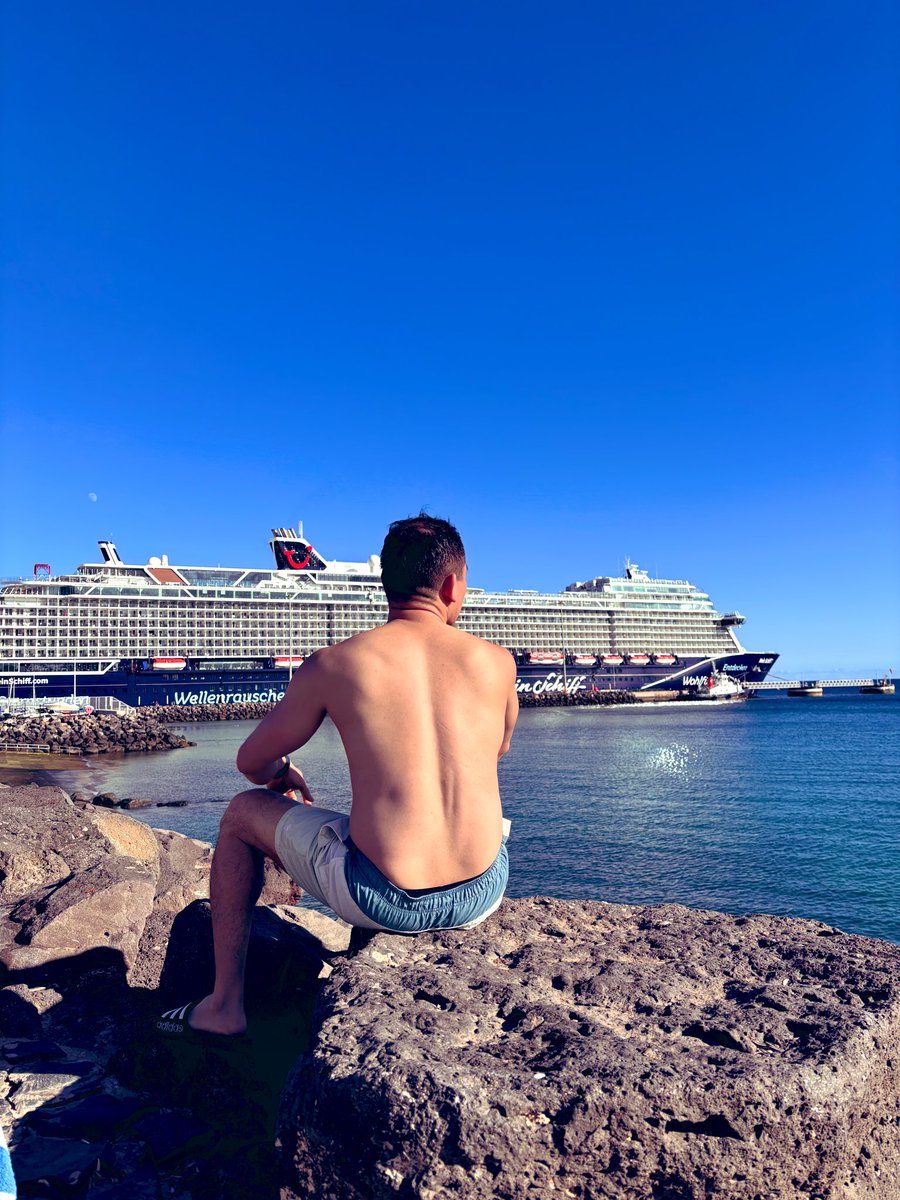 /\/\ | ○ tweet media