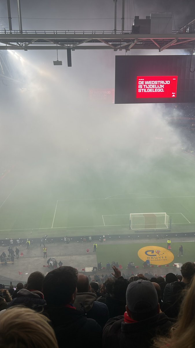 Vuurwerkincident bij Ajax-wedstrijd