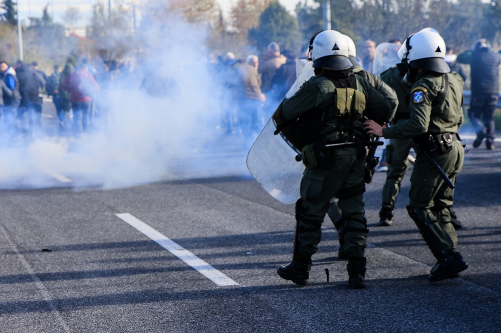 Η ΑΝΤΑΡΣΥΑ στηρίζει τους αγωνιζόμενους αγρότες και καταγγέλλει τη βαρβαρότητα της αστυνομικής καταστολής antarsya.gr/node/7116