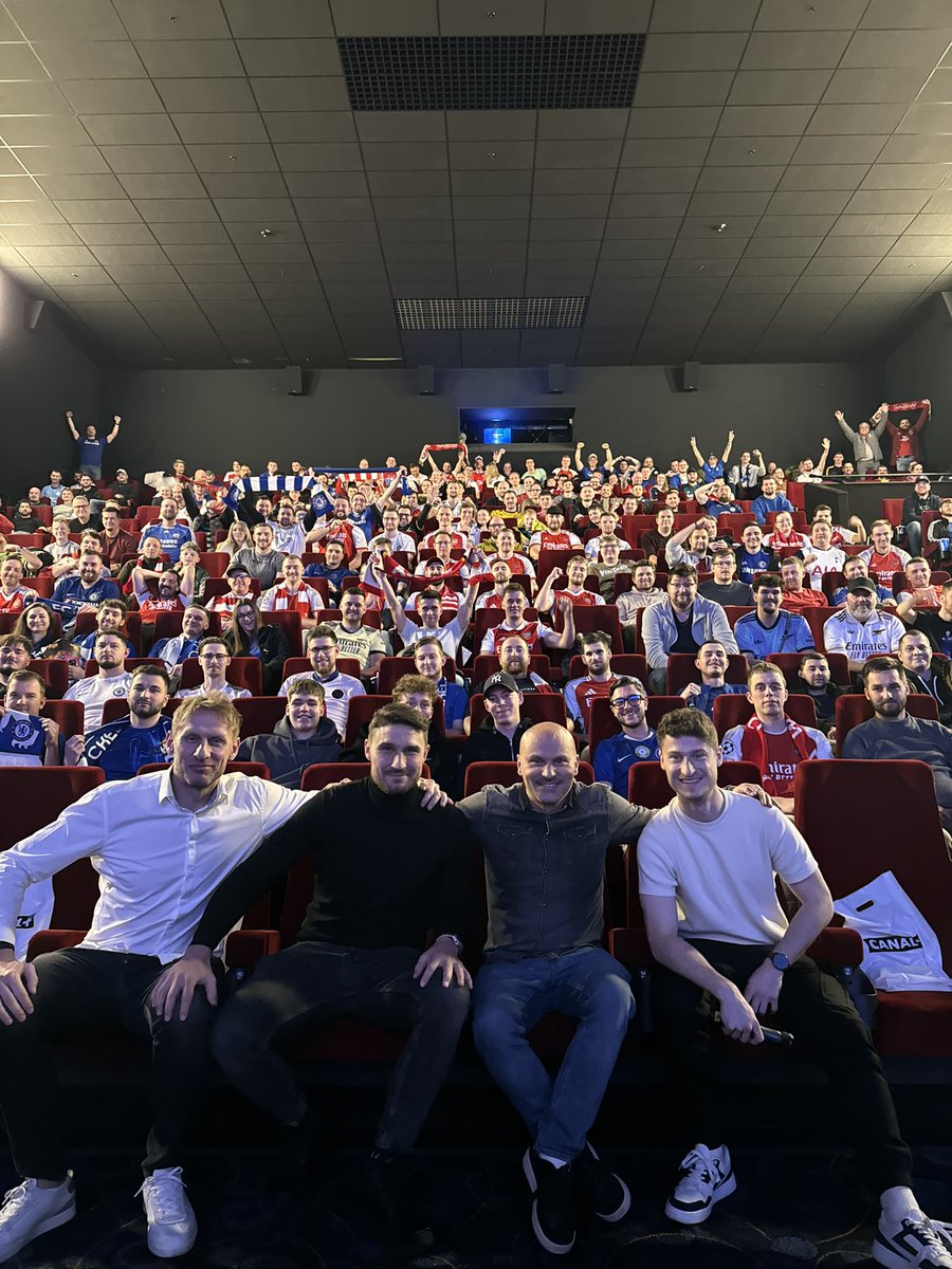OSTRAVO, DÍKY! 🙏⚽️ Bylo to naprosto fantastické! 🔝

Přesně pro tohle Premier League v kině děláme! 💪 Potkávat se s vámi a sdílet naši vášeň pro nejlepší fotbalovou ligu světa je privilegium, kterého si nesmírně vážíme. Díky moc za vaši přízeň! ✌️

Brzy na viděnou 🔜