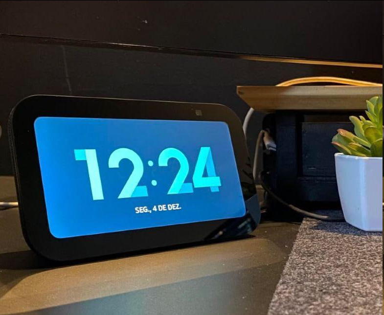 americasincera's tweet photo. 🚨 NOVO CUPOM AMAZON!! ⚠️ *Esgota Rápido*

📲 Echo Show 5 (Geração mais recente) | Smart display com Alexa, graves 2x mais potentes e som mais nítido | Cor Preta
💵 ~De R$699~ por R$437 no pix😱😱 ou R$465 parcele 12x
➡️ https://t.co/iBk9g7HVY0

🎟 Use o cupom: 75FUTAPP (no app) (Só funciona no APP)* ⚠️⚠️
