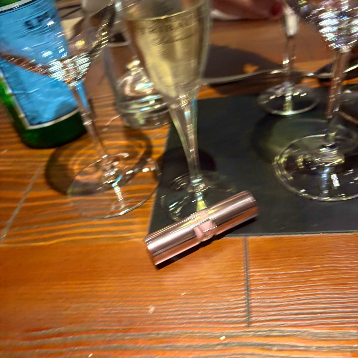 Du champagne. YSL. Et des putes à mes pieds 🍾🥂

<a href="/Brun0Parent/">BRUNO THE RT SUB</a> <a href="/RTFeetSub/">RTFeetSub (Fendom/Feet/FootSlave)</a> #findom #domina #paysub #moneyslave #dominalyon