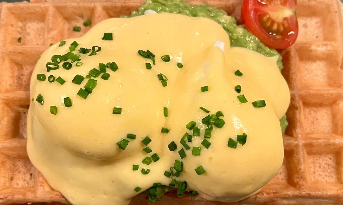 TaraWardBooks's tweet photo. Thank you for your #SundayQuiz guesses! The answer is #EggsBenedict on #MashedAvocado, on top of a #SavouryWaffle. I've never had a waffle like this before; it was light and tasty. Thank you to #TheWaffleHouse in #StAlbans for a new experience! And thank you for playing along ... https://t.co/1Wf0HiEf29