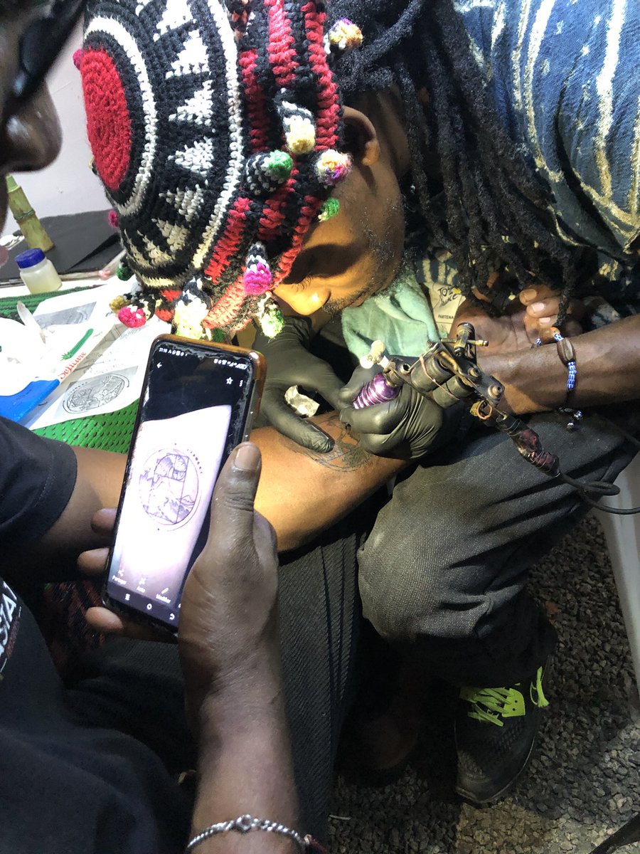 Ekwallachr5852's tweet photo. Les curiosités : CELEBRATION DE L’ART
Au @domafest Douala Music Art Festival
#domaf14 https://t.co/cJvToGSCPW