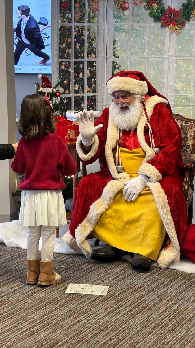 EdgebrookAssoc's tweet image. He's here! He's really here! ❤️ Come have a jolly good time visiting the real Santa Claus today! 🎁