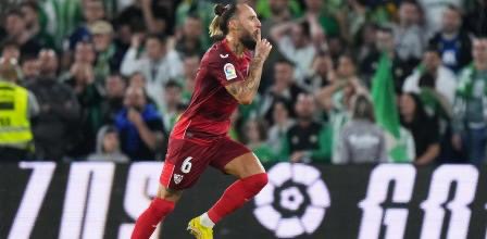 GxlDeFekir's tweet photo. Los que justifican lo de hoy en el Pizjuan porque Bartra y Natan celebraron el gol a la grada la pueden chupar bien fuerte. Empezando por Carmona y Almeyda https://t.co/OpW68dvcyr