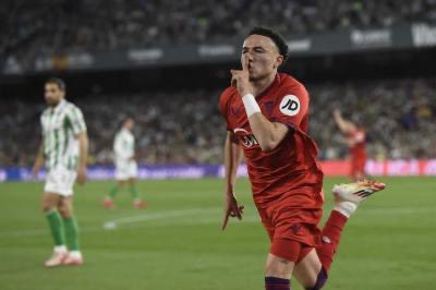 Los que justifican lo de hoy en el Pizjuan porque Bartra y Natan celebraron el gol a la grada la pueden chupar bien fuerte. Empezando por Carmona y Almeyda