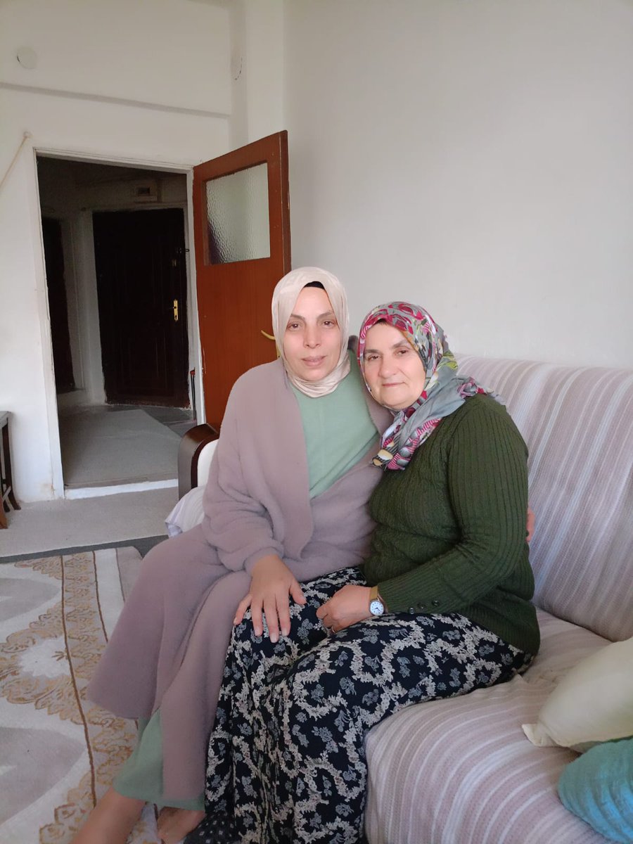 etimesgutkadn1's tweet photo. AK Parti Etimesgut Kadın Kolları Sosyal Politikalar Başkanımız Hatice Güner, Topçu Mahallesi’nde ihtiyaç sahibi teyzemizi ziyaret etti.
Rabbim tüm büyüklerimize sağlık, huzur ve bereket nasip etsin. Her daim yanlarında olmayı sürdürelim. https://t.co/CGt9carpae