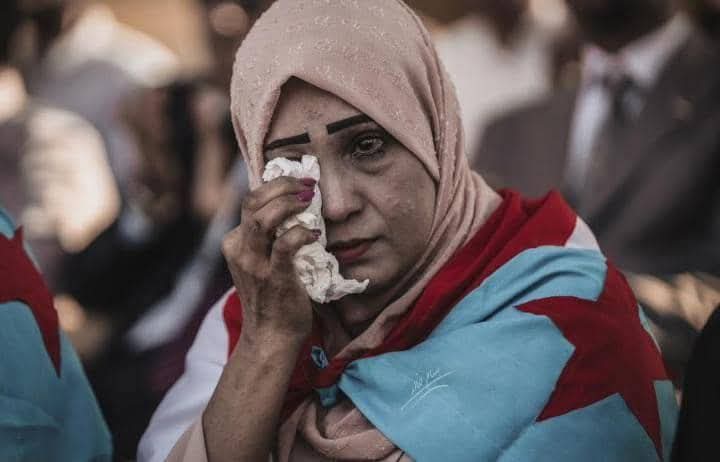 ماجدة جنوبيه  اليوم وبمشهد عظيم يعبر عن الفخر والاعتزاز في الحاضر المجيد وذكرى الماضي التليد، ذرفت عيناها فرحاً أثناء مشاهدتها العرض العسكري  في ساحه العروض 

#عدن