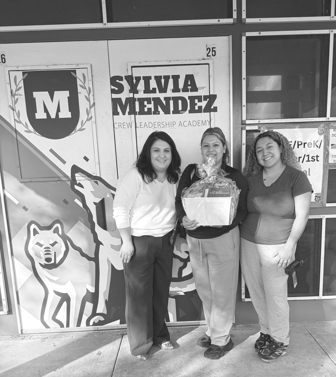 CREWatDISD's tweet image. 🦃✨ Thanks to the wonderful donation from @JA_USA , we were able to bless a deserving family for Thanksgiving. We hope their holiday was a little brighter thanks to this incredible contribution! 🤍🍂
@Region1DISD @RubyGarzaDISD @LauraRubioGarza