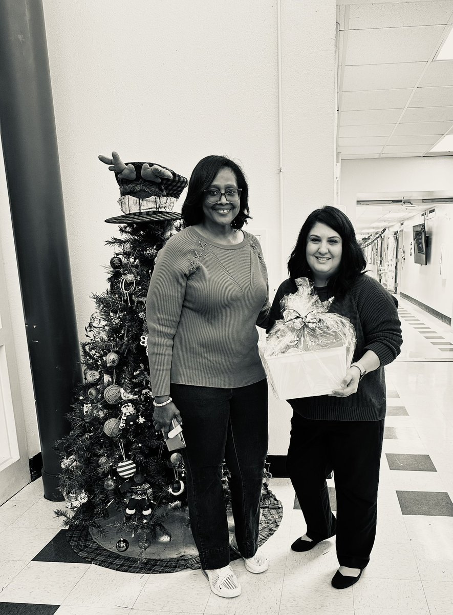 CREWatDISD's tweet image. 🦃✨ Thanks to the wonderful donation from @JA_USA , we were able to bless a deserving family for Thanksgiving. We hope their holiday was a little brighter thanks to this incredible contribution! 🤍🍂
@Region1DISD @RubyGarzaDISD @LauraRubioGarza
