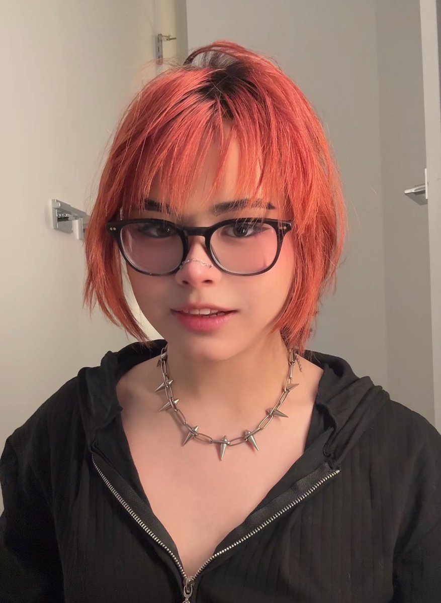 empress_kiyana's tweet image. being trans is crazy cause 99% of the time i look like this and then 1% i look like my pinned tweet