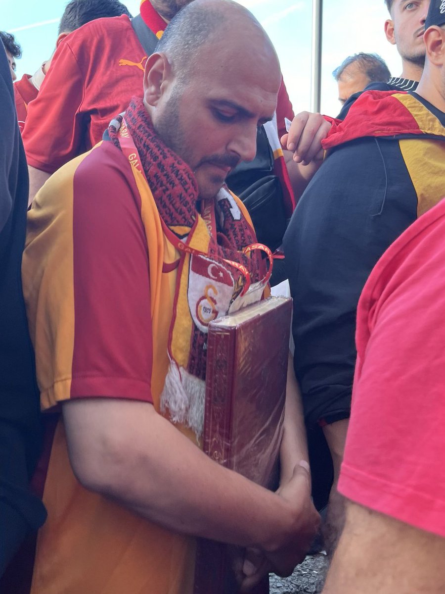İnna Fethana Leke Fethan Mubina
#BugünGünlerdenGALATASARAY