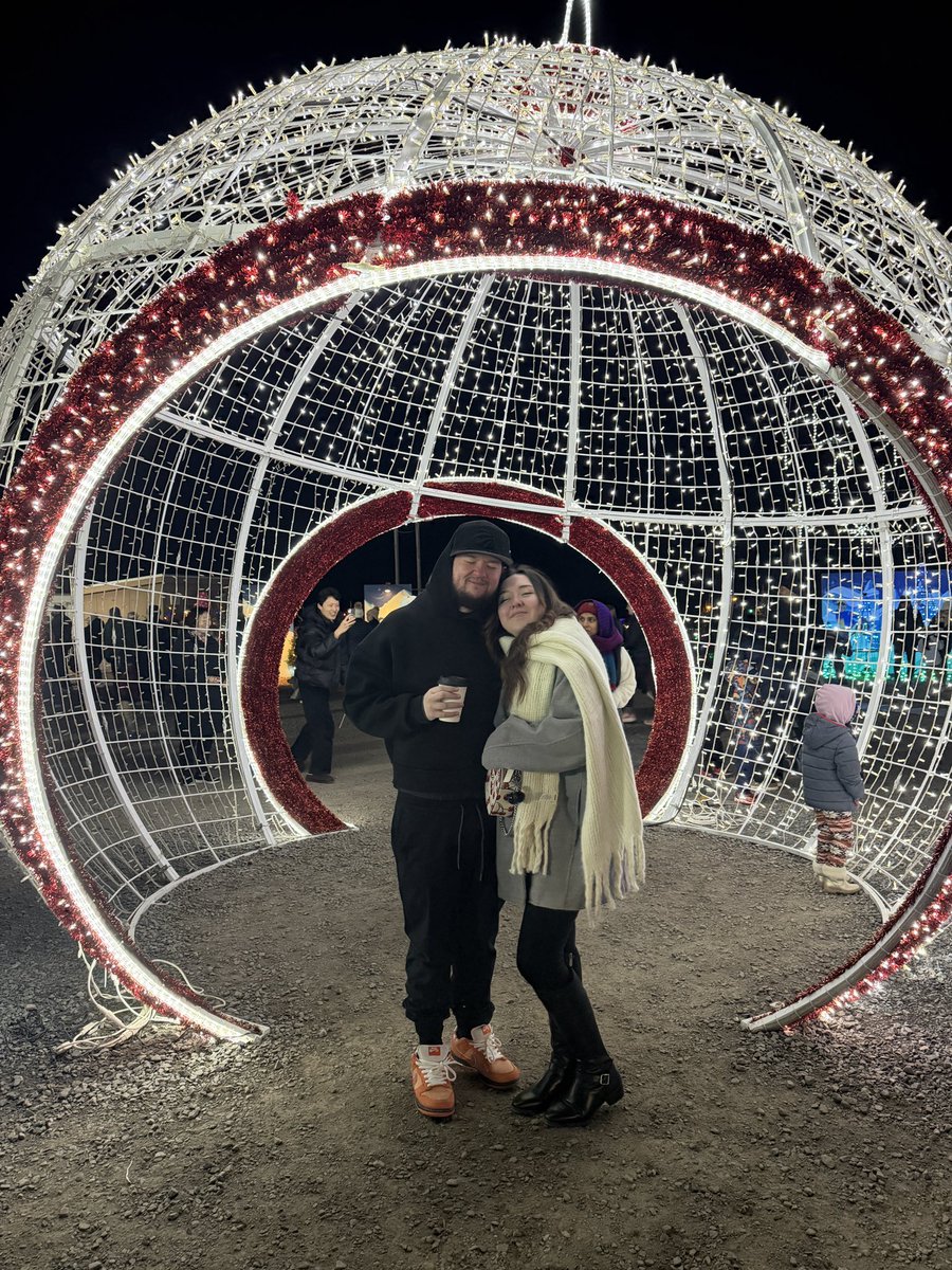 Metaphor tweet media