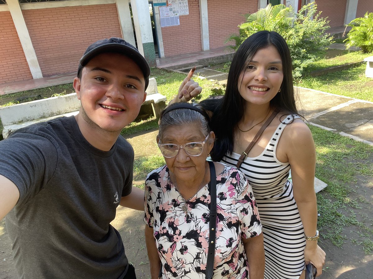 Que bonito lo que se está viviendo. 

Ni los corruptos y narcos del pasado, ni los corruptos y narcos del presente. Vamos por un nuevo camino. 

¡Voto x 🇭🇳!