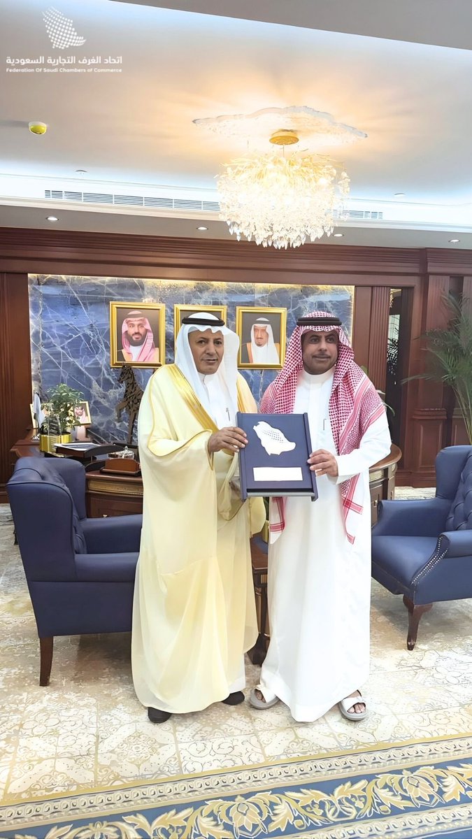 تشرفت اليوم بتكريمي من قبل رئيس اتحاد الغرف التجارية سعادة  الاستاذ / حسن الحويزي ، تقديرًا لجهودنا المبذولة في رئاسة المجلس السعودي الصومالي ، كل الشكر والتقدير لهم على هذا التكريم الذي نعتز به.