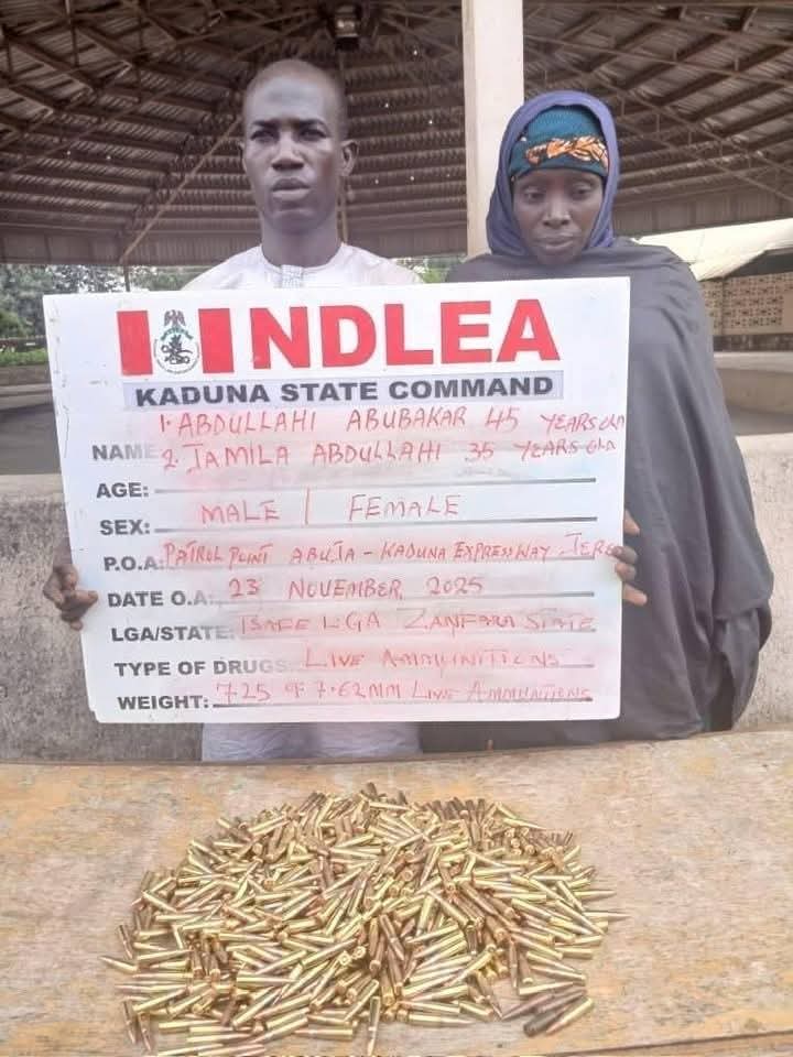 ZagazOlaMakama's tweet image. Two days ago, between  Zaria–Funtua expressway, a package fell from a moving vehicle and was later found to contain live ammunition. 

Just a few days later, NDLEA operatives intercepted three suspects along the Abuja–Kaduna expressway with 1,125 rounds of 7.25mm live ammunition.
