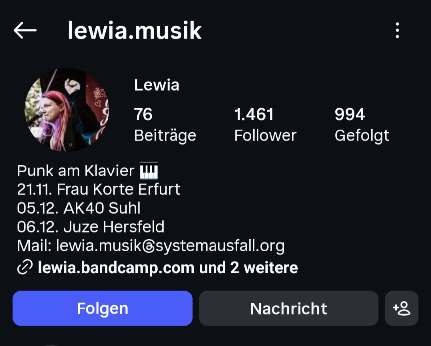 JournoZiege's tweet image. Gießen: Bei Antifa-Demo wird schwarzer Youtuber (Iggy) von Teilnehmerin rausgeschmissen – 
„Du bist nicht Teil der Demo“. 

Bei Nachfrage: „Das kennen wir dann.“ + Flucht vor Kamera.

Die Dame: Linken-Politikerin und BGB Mitarbeiterin Lewia Gerlinger!

#RedaktionsnetzwerkRechts