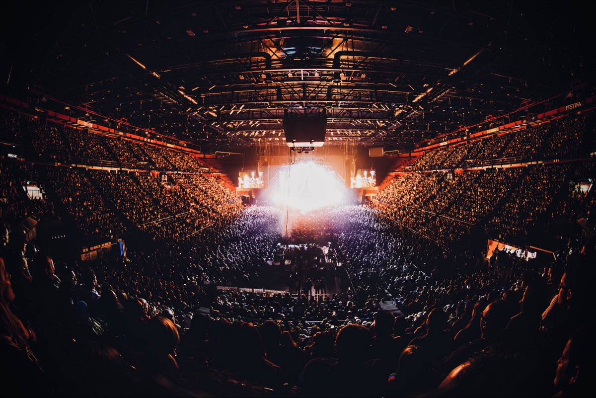 Le due notti milanesi sono state epiche. Per sempre nel cuore ❤️‍🔥 
#MaNOISiamoFuoco