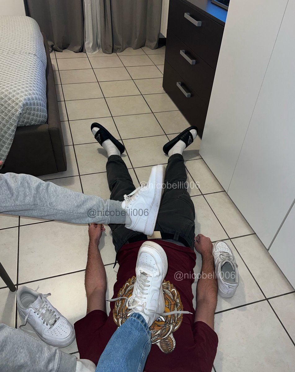 nicobelli006's tweet image. Dimostra che meriti la mia attenzione😈

#padrone #master #piedi #socks #schiavo #moneyslave #findom #feet #cashmaster #moneyslave #paypig
