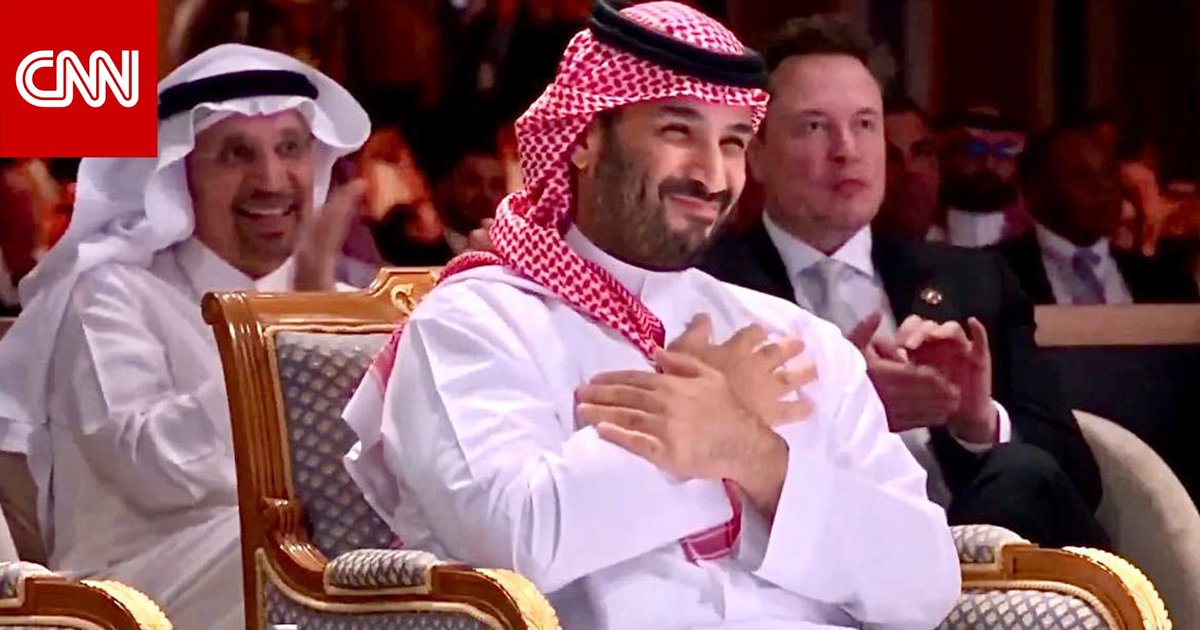 قصة من المجتمع العربي في أمريكا:
في اليوم الذي سقط فيه نظام الأسد في سوريا الحبيبة، ذهبت لشراء سندويتشات شاورما من مطعمي المفضّل في مدينة أتلانتا. كان في ذلك المكان الكثير من السوريين يرفعون الأعلام ويحتفلون ويهنّئون بعضهم بزوال النظام الظالم ورفع القهر عن السوريين الذين هُجِّر