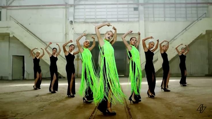 Cecilia09Ceci's tweet image. Solar - Spit It Out (2020) 💅