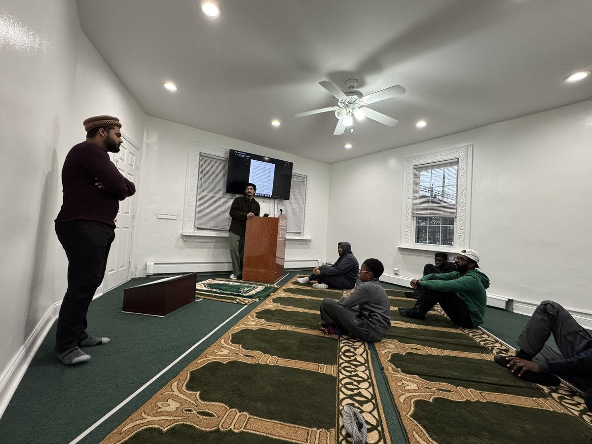 MkaBronx's tweet photo. Aaslamualikum, After the Bronx MKA general meeting. We also held  our book club. This month’s book was “The Islamic Mode of Worship by Hadrat Khalifat-ul-Masih ll (ra). Nazim Taleem delivered a short excerpt from the book and later had discussions on it. https://t.co/89wW8prdZC