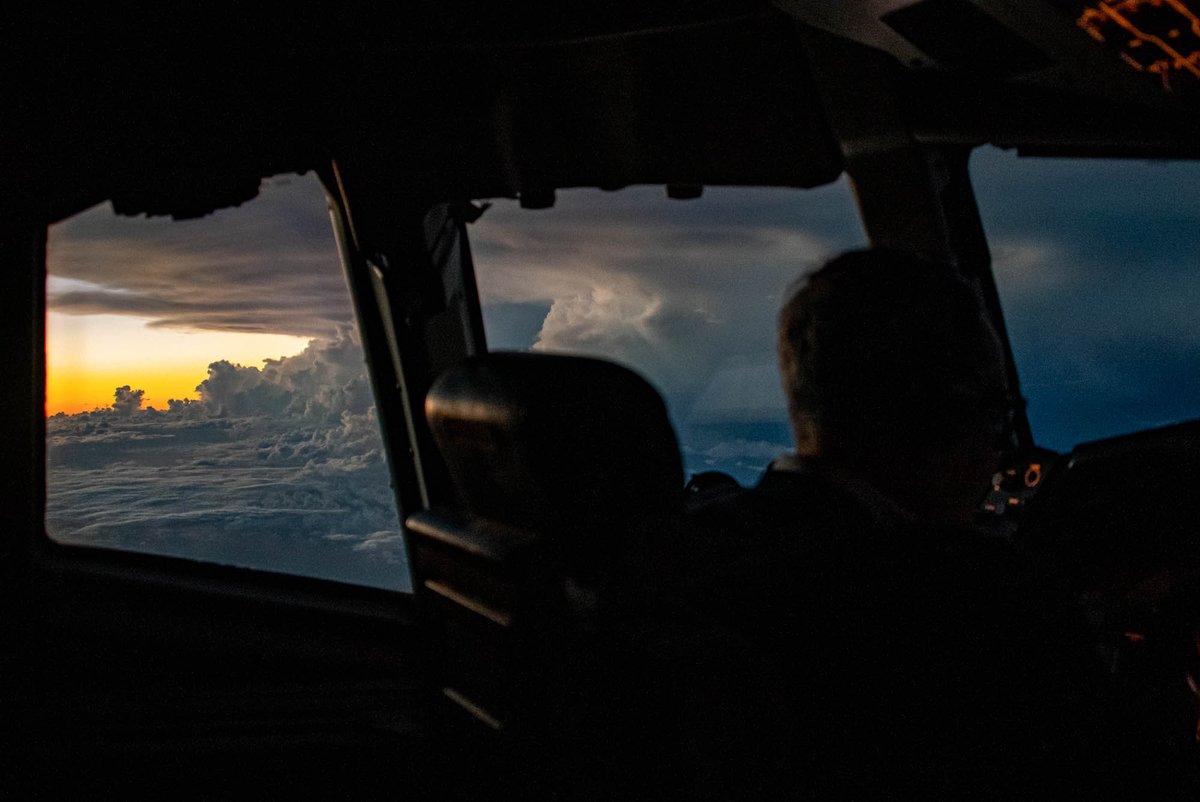 CuePilot's tweet image. Clouds building empires in the quiet chaos above — what would you name this scene?
#TheStormPilot #CloudsBuildingEmpires #CockpitView #AviationPhotography #yourshotphotographer #StormChasing #SkyDrama #PilotLife