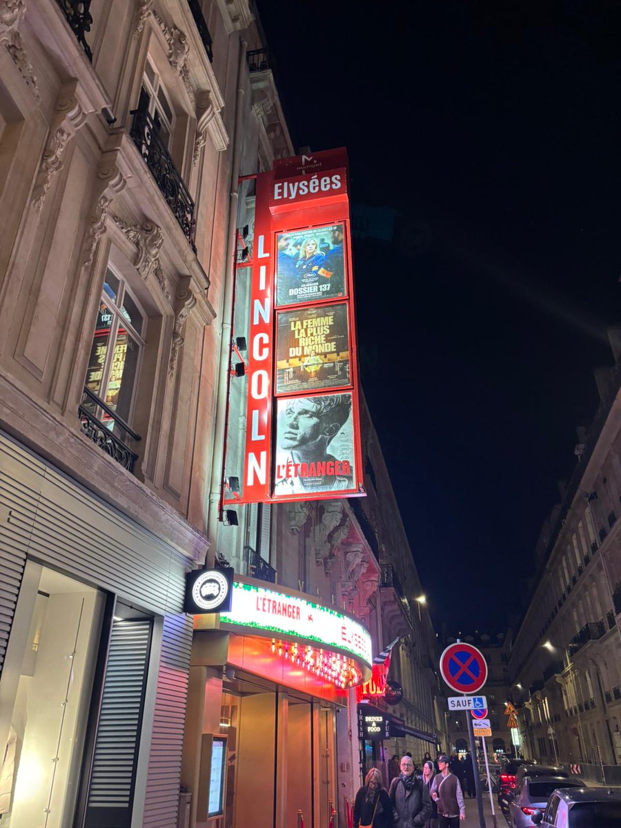 Necesito un cine así a dos calles de mi casa. Gracias