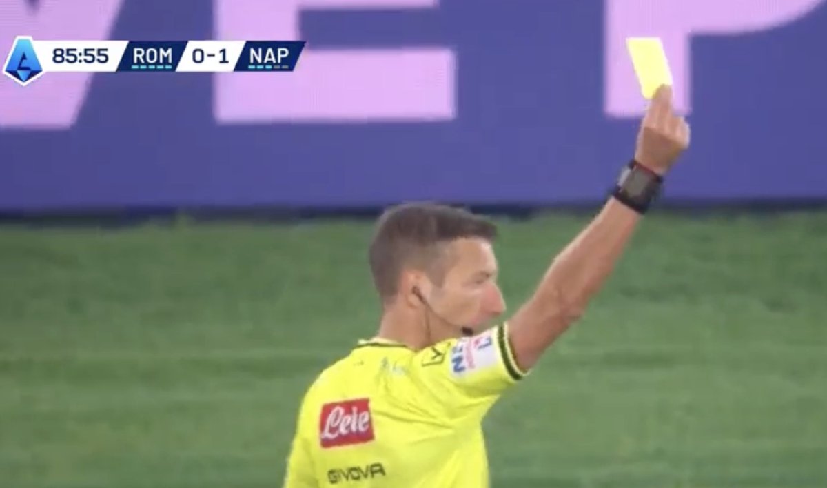 Eh certo, per la <a href="/OfficialASRoma/">AS Roma</a> i cartellini gialli si sprecano, al Napoli giusto se tirano fuori il coltello.
Ma vergognatevi tutti <a href="/AIA_it/">A.I.A.</a>, siete scandalosi.
Voi uccidete il calcio, altro che la pirateria.
Massa poi ormai non ha più vergogna contro la Roma.
🤮

#RomaNapoli