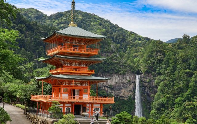 mm__ii89's tweet photo. しぬまでに一度は行きたい、
世界も認めた『日本の絶景３１選』後編

16. 宇佐神宮 / 大分
17. 鳥取砂丘 / 鳥取
18. ラベンダー畑 / 北海道
19. 洞爺湖 / 北海道
20. 鹿苑寺（金閣寺） / 京都
21. 仙巌園 / 鹿児島
22. 富士芝桜まつり / 山梨
23. 蘇洞門 / 福井
24. 足立美術館 / 島根
25. 白馬村 / 長野
26. 地獄谷野猿公苑 / 長野
27. 姫路城 / 兵庫
28. 屈斜路湖 / 北海道
29. 那智の滝 / 和歌山
30. 西明寺 / 滋賀
31. 井仁の棚田 / 広島

※米国CNNウェブ特集より