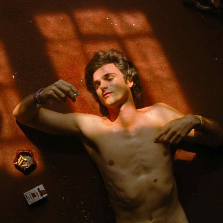 purpleskr20's tweet image. he&apos;s so hot it hurts