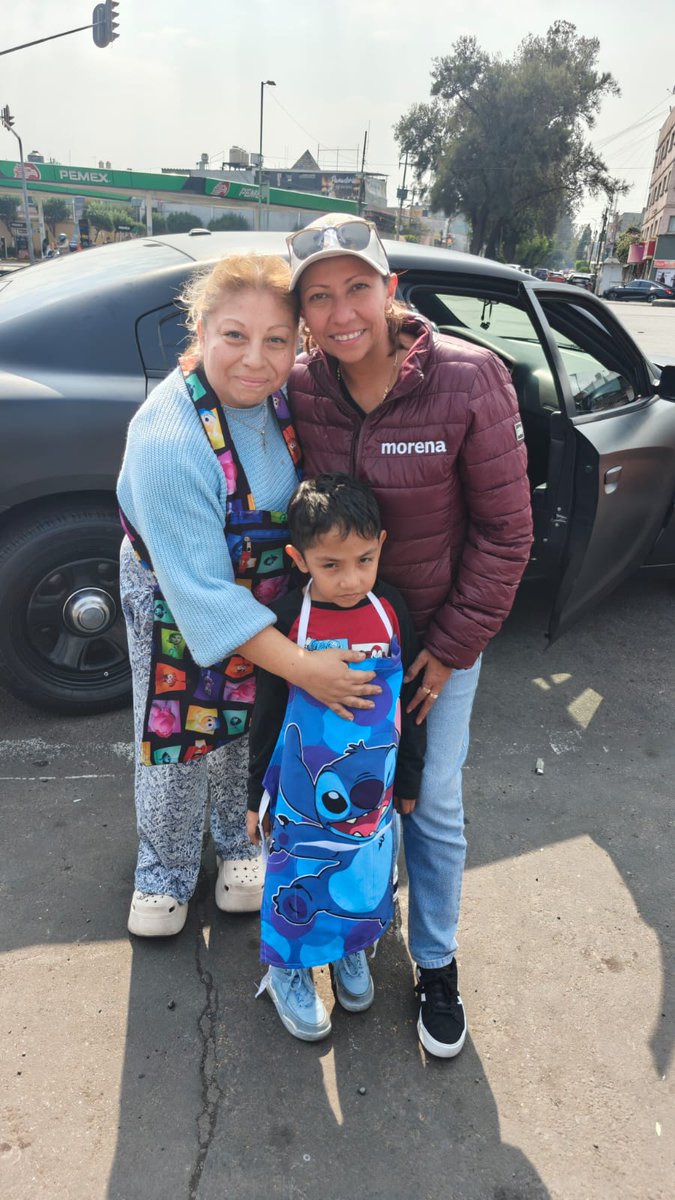 evelyn_parraA's tweet image. Hoy, en uno de mis recorridos, me encontré con la kermés de la Parroquia del Sagrado Corazón de Jesús y San Felipe Neri. Me dio mucho gusto saludar a nuestras vecinas y vecinos, todo en orden y con gran ambiente 🎉.

#DomingoFamiliar #MiBellaVenus #VCContigo