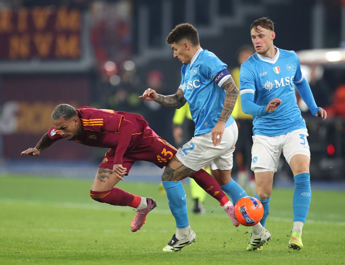 𝐅𝐞𝐜𝐡𝐚𝟏𝟑❌𝐑𝐨𝐦𝐚 𝟎 - 𝟏 𝐍𝐚𝐩𝐨𝐥𝐢

La Roma sigue sin ser contundente ante los rivales directos y pierde otra vez, con una desastrosa ofensiva que el Napoli pudo bloquear sin ningún problema.

#ForzaRoma😞