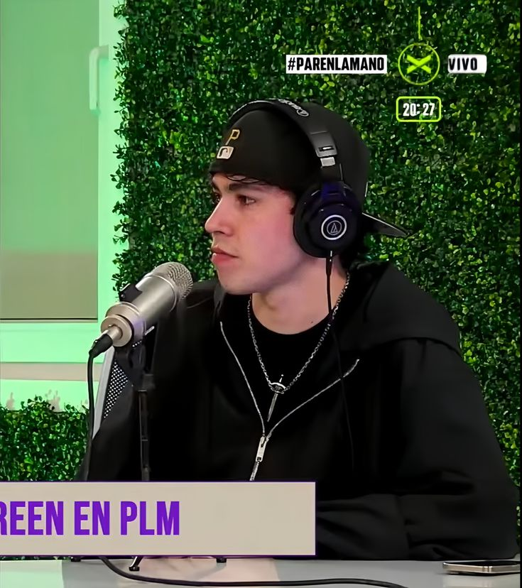 sprnhourly's tweet image. 