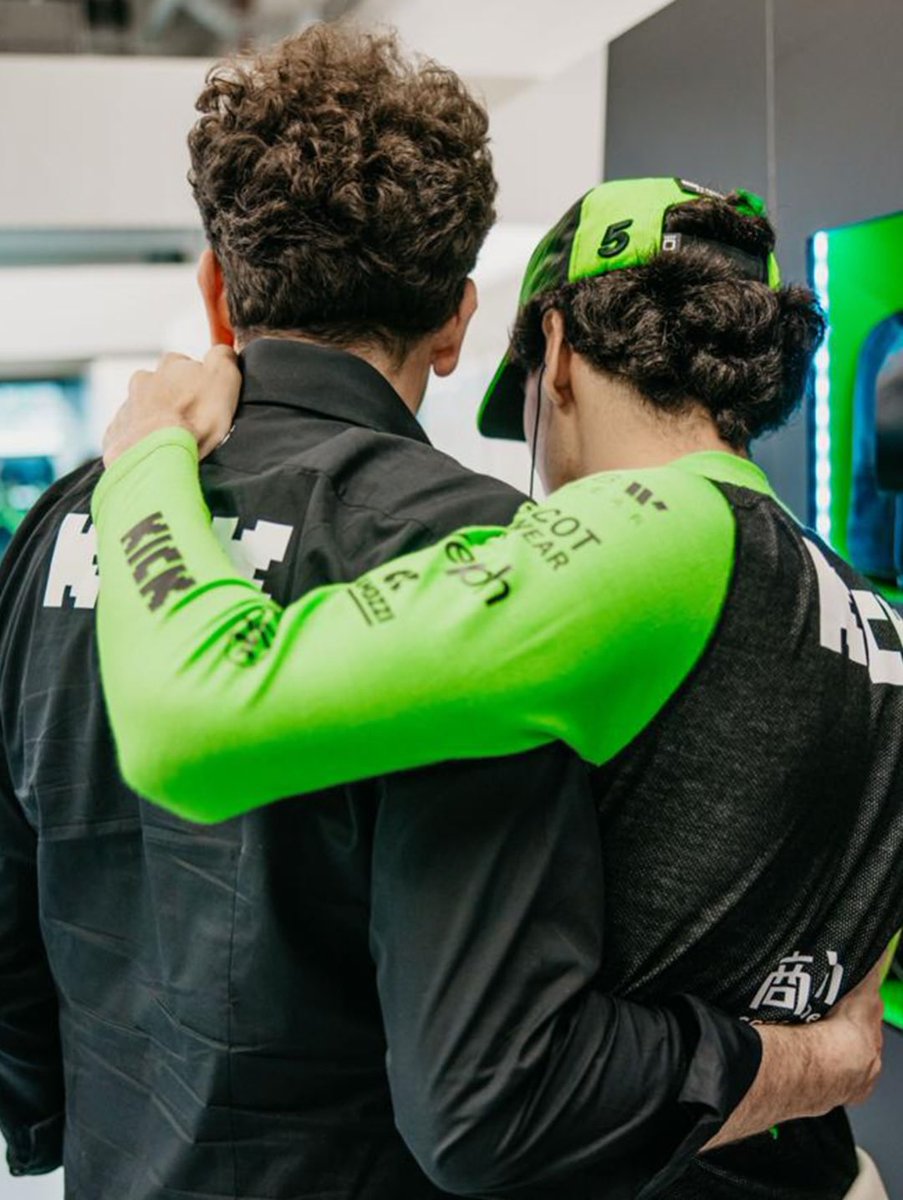 📸 | Bortoleto em algumas fotos no post do Jonathan Wheatley pós-corrida do Catar:

“Um dia difícil para a equipe. A corrida de Nico terminou cedo, apesar de uma largada forte, e com o ritmo que tínhamos, foi difícil de assistir. Gabi fez um ótimo trabalho lutando da 19ª para a