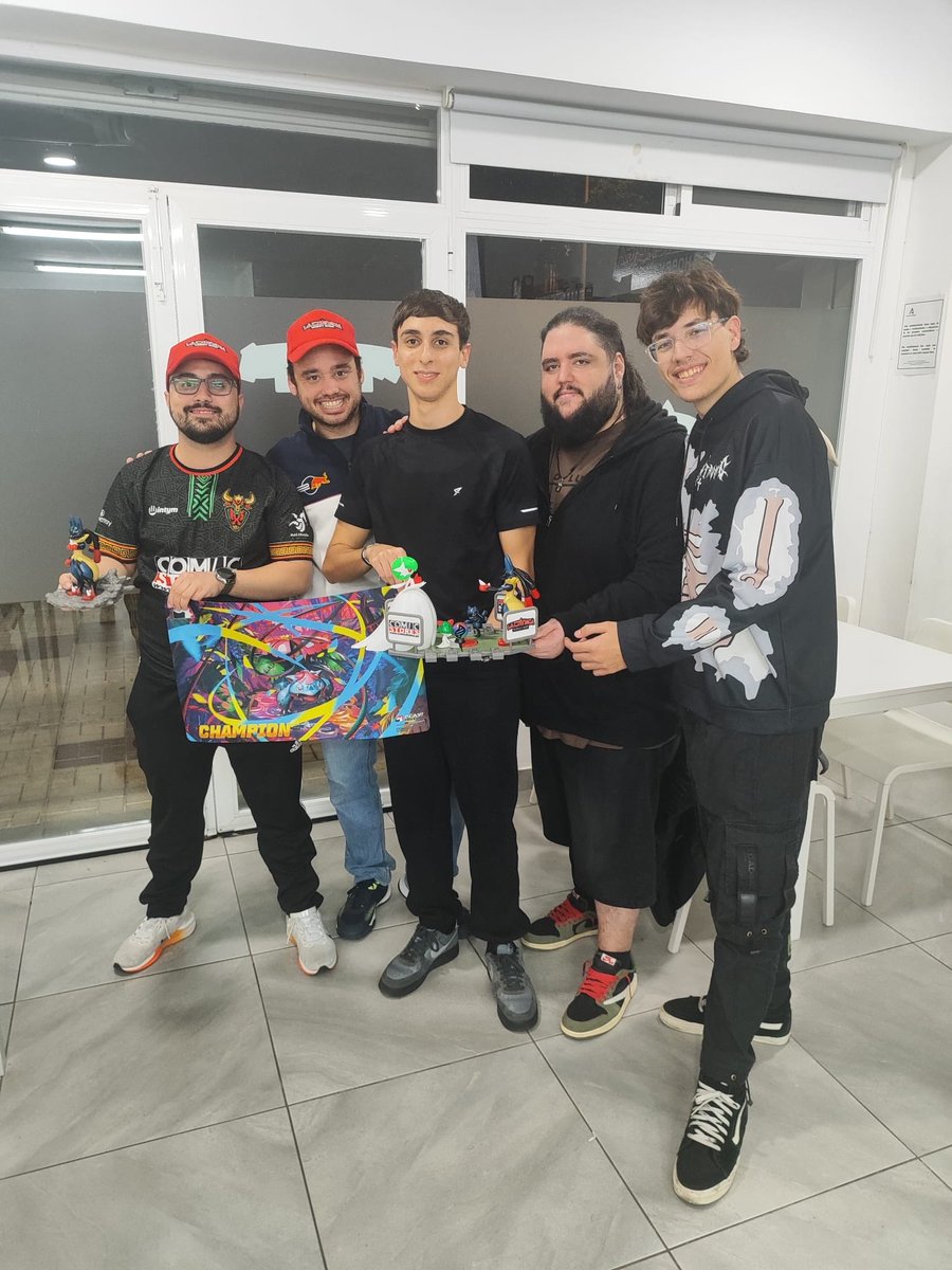 Fin de semana de cups y como de costumbre doble victoria del equipo, cup de comic de <a href="/ApoloTGC/">ApoloVTGC</a> y cup de ciénaga de <a href="/mariio_8/">Mario Martín</a>  con respectivos top 8 de <a href="/ErFilethe/">Filethe</a>, <a href="/AncreX986/">BXS | Ancr3❎</a> y <a href="/dUyi34/">David Uyi</a> enhorabuena a todos!! #Unionbixos❎